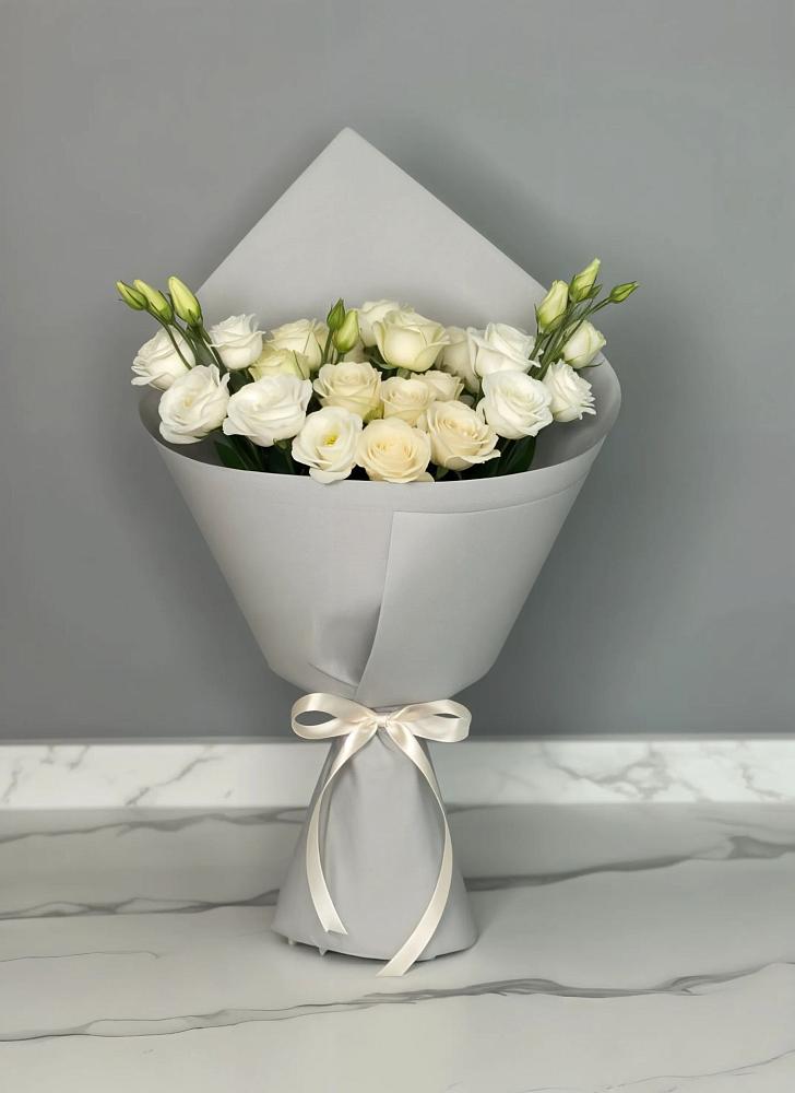 Букет цветов из: Розы и Лизиантусы в Осеево