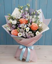 Букет цветов из:  Лизиантусы, Розы, Альстромерии и Гипсофила в Осеево