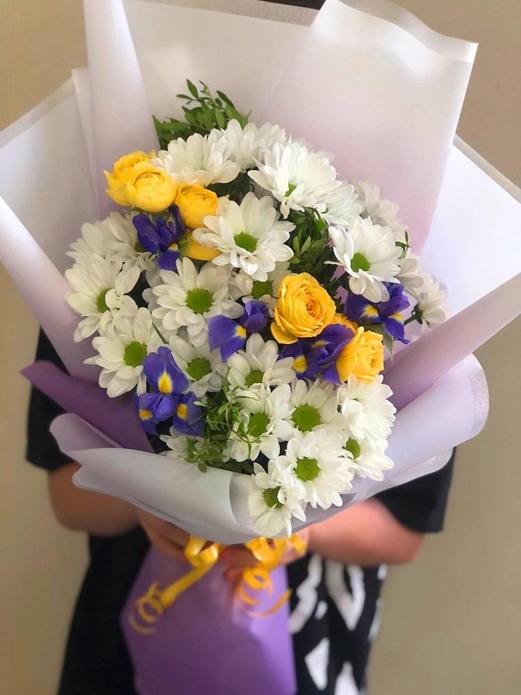 Букет цветов из: Ирисы, Хризантемы и Розы в Осеево