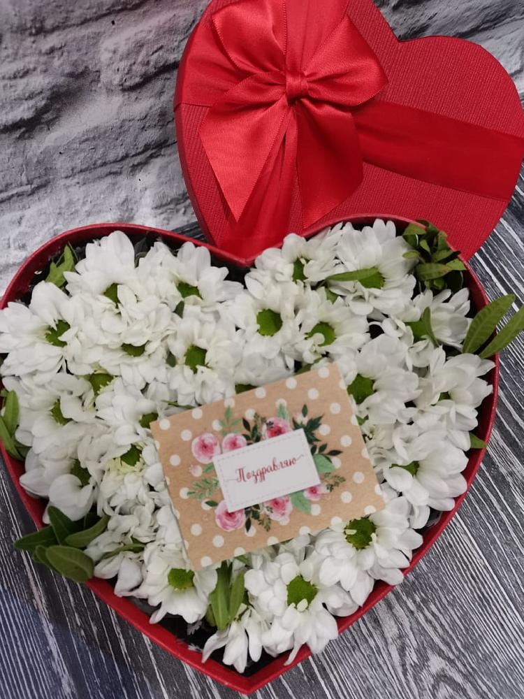 Цветочная композиция из Хризантемы в виде сердца в Осеево