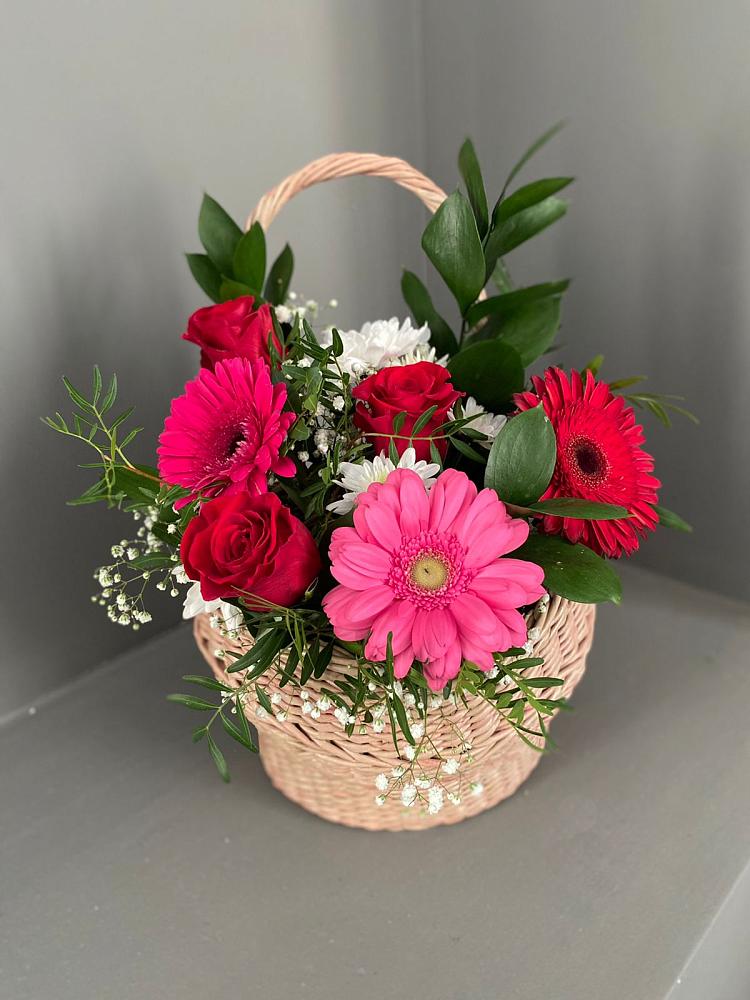 Цветочная композиция из Розы, Хризантемы и Герберы в корзине в Осеево