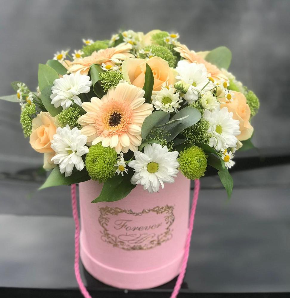 Цветочная композиция из Розы, Герберы и Хризантемы в шляпной коробке в Осеево