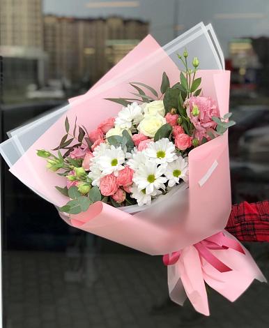 Букет цветов из: Розы, Лизиантусы и Хризантемы в Осеево